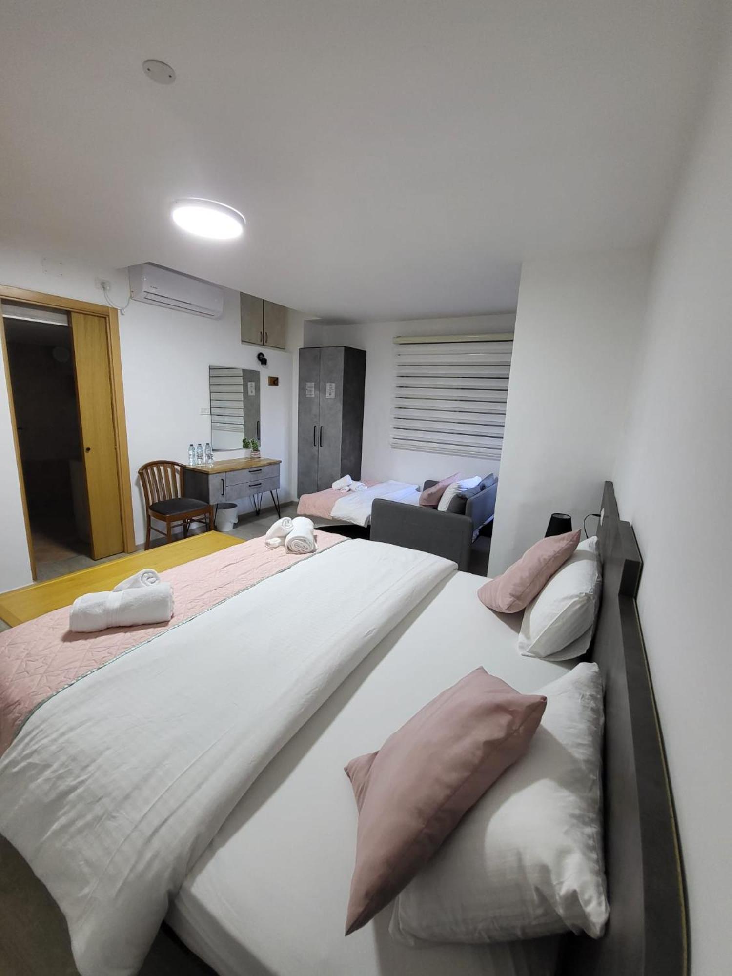 Maria'S Guesthouse - Uphill View Of Nazareth F Buitenkant foto